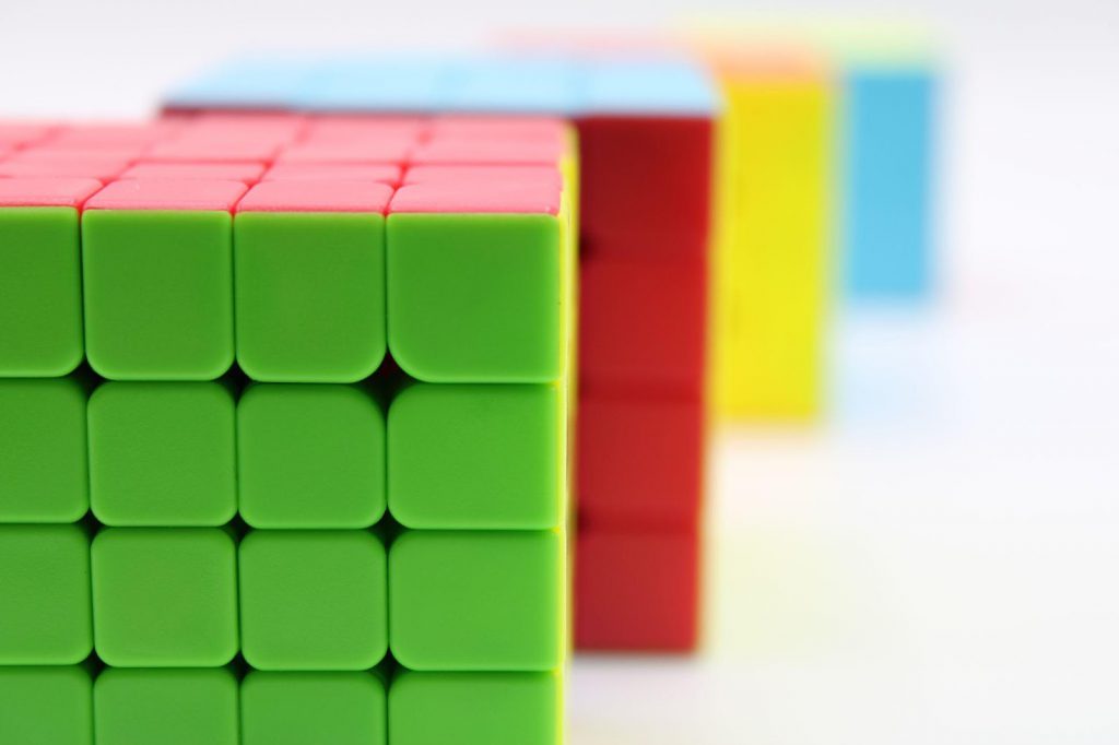 Вариации кубика Рубика пробились на рынок.