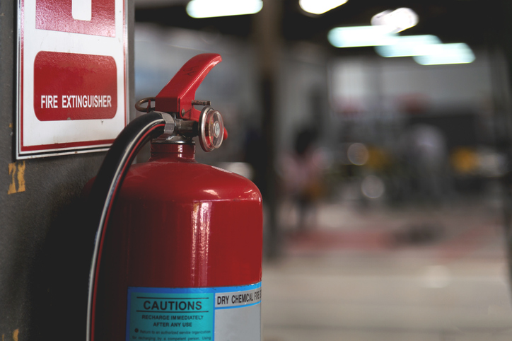 Karbontetraklorid brukes ikke lenger i brannslukningsapparater på grunn av dets kjente ozonnedbrytende egenskaper