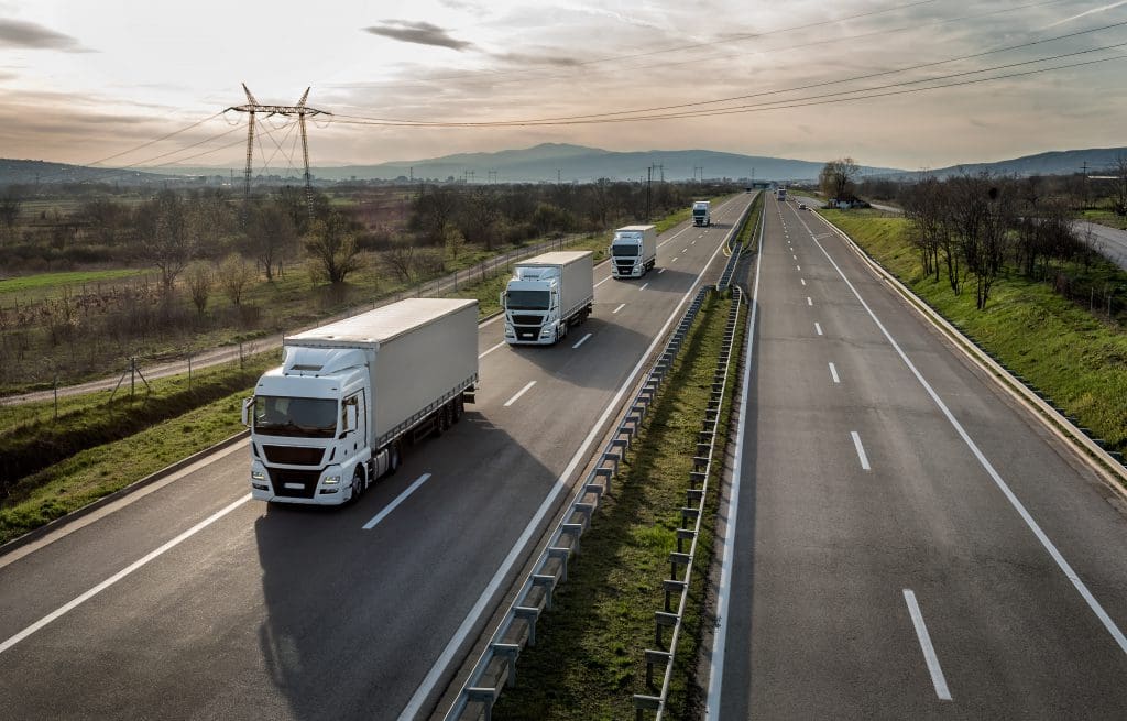 As unidades de transporte de carga incluem veículos de transporte rodoviário, vagões ferroviários de carga, tanques e contêineres portáteis, além de contêineres de gás de múltiplos elementos.