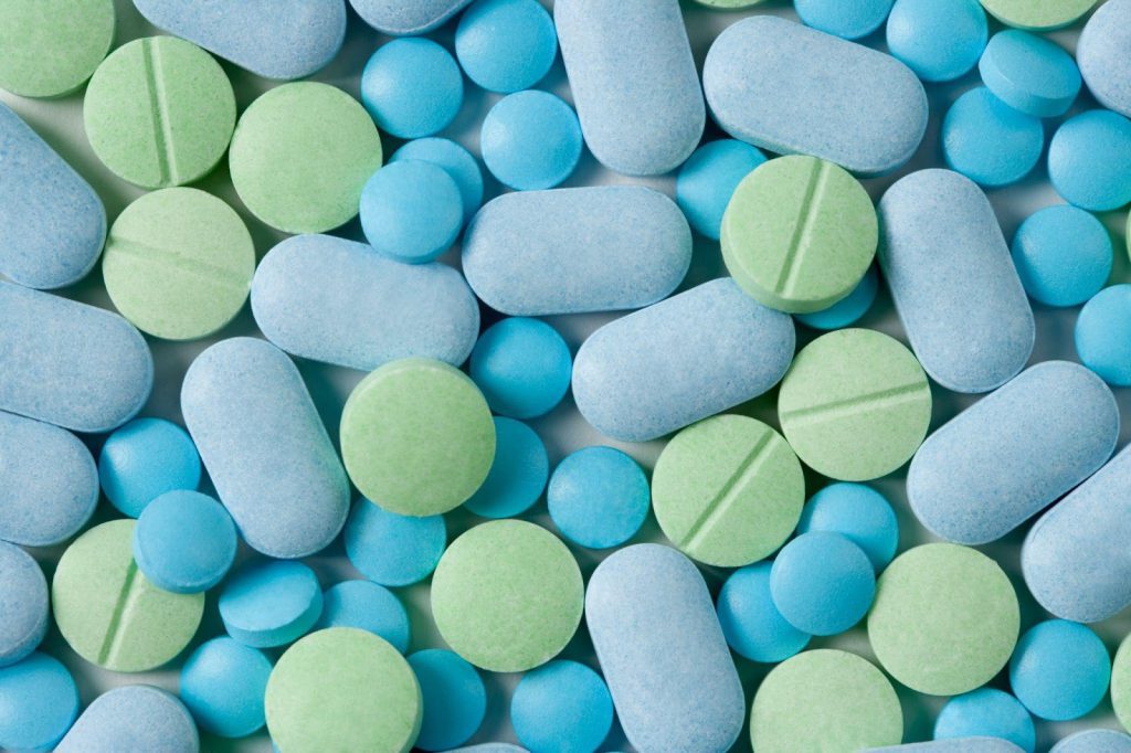 При производстве фармацевтических препаратов растворители часто могут составлять более половины материалов, используемых в процессе.
